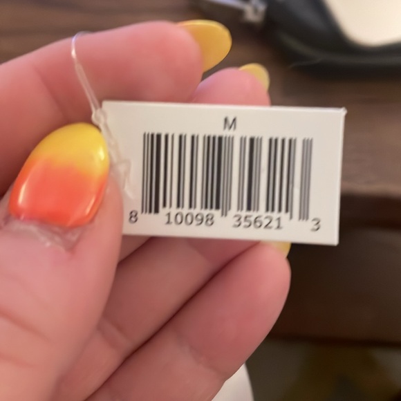 CatLady Box Grey V-Neck Cat Paw Holding Flowers Short Sleeve Shirt Size Medium - Picture 5 of 5